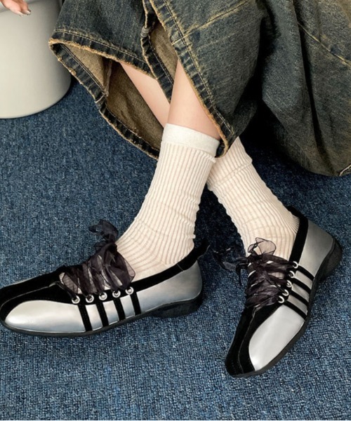 Vipoa(ヴィポア)の「square line sneaker(スニーカー・レディース・ブラック/シルバー・SMALL/MEDIUM/LARGE)」の2枚目の写真