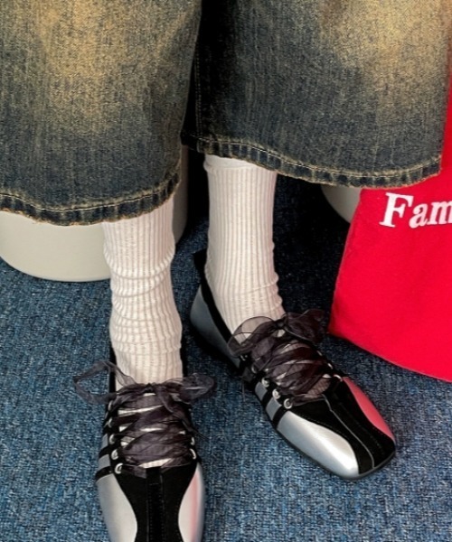 Vipoa(ヴィポア)の「square line sneaker(スニーカー・レディース・ブラック/シルバー・SMALL/MEDIUM/LARGE)」の3枚目の写真