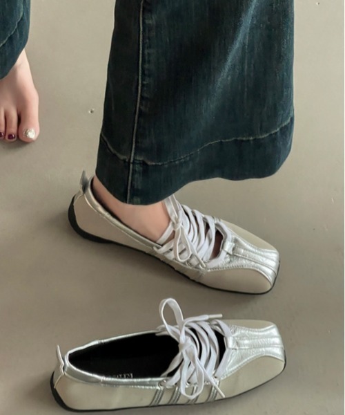 Vipoa(ヴィポア)の「square line sneaker(スニーカー・レディース・ブラック/シルバー・SMALL/MEDIUM/LARGE)」の7枚目の写真