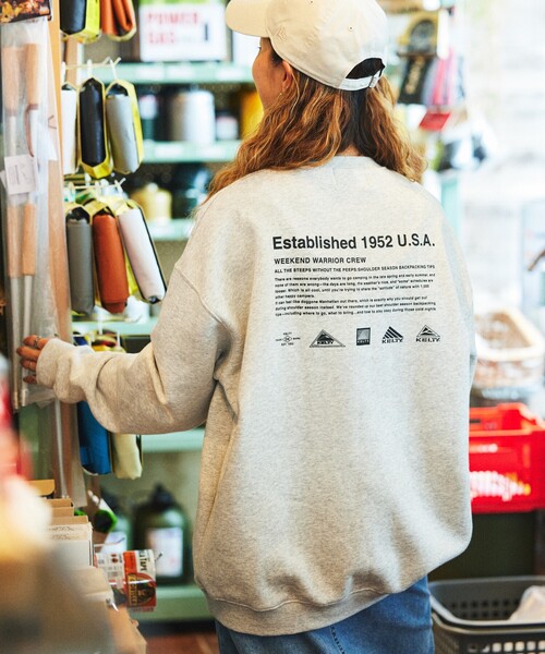 FREAK'S STORE(フリークスストア)の「限定展開 KELTY×FREAK’S STORE/ケルティ 別注 ヒストリーロゴ バックプリント クルーネックスウェット(スウェット・メンズ・ブラック/アッシュグレー/スミクロ/グレイッシュベージュ・SMALL/LARGE/MEDIUM)」の16枚目の写真