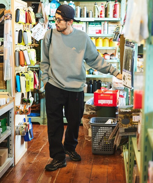 FREAK'S STORE(フリークスストア)の「限定展開 KELTY×FREAK’S STORE/ケルティ 別注 ヒストリーロゴ バックプリント クルーネックスウェット(スウェット・メンズ・ブラック/アッシュグレー/スミクロ/グレイッシュベージュ・SMALL/LARGE/MEDIUM)」の21枚目の写真