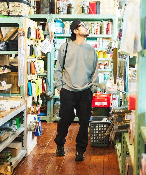 FREAK'S STORE(フリークスストア)の「限定展開 KELTY×FREAK’S STORE/ケルティ 別注 ヒストリーロゴ バックプリント クルーネックスウェット(スウェット・メンズ・ブラック/アッシュグレー/スミクロ/グレイッシュベージュ・SMALL/LARGE/MEDIUM)」の22枚目の写真