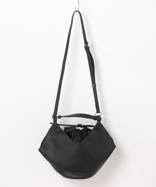NiiNa(ニーナ)の「【 NiiNa / ニーナ 】高品質牛革2WAYソフトレザーバケットバッグ(インナーポーチ付き)(ショルダーバッグ・レディース・ブラック/ホワイト/イエロー・FREE)」の16枚目の写真
