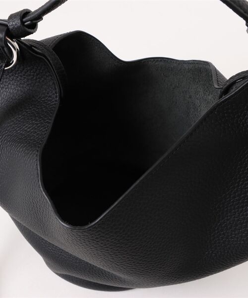 NiiNa(ニーナ)の「【 NiiNa / ニーナ 】高品質牛革2WAYソフトレザーバケットバッグ(インナーポーチ付き)(ショルダーバッグ・レディース・ブラック/ホワイト/イエロー・FREE)」の18枚目の写真