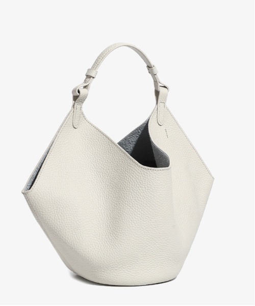 NiiNa(ニーナ)の「【 NiiNa / ニーナ 】高品質牛革2WAYソフトレザーバケットバッグ(インナーポーチ付き)(ショルダーバッグ・レディース・ブラック/ホワイト/イエロー・FREE)」の7枚目の写真