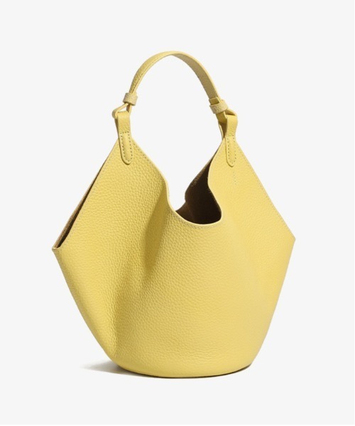 NiiNa(ニーナ)の「【 NiiNa / ニーナ 】高品質牛革2WAYソフトレザーバケットバッグ(インナーポーチ付き)(ショルダーバッグ・レディース・ブラック/ホワイト/イエロー・FREE)」の9枚目の写真