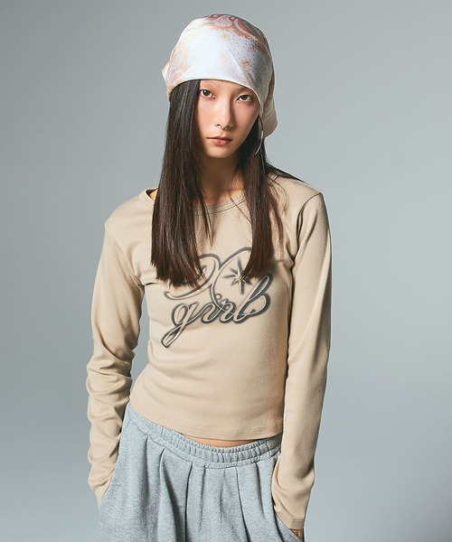 X-girl（エックスガール）の「SPRAY LOGO L/S TOP（Tシャツ/カットソー・レディース・ブラック/ホワイト/ベージュ・S/M）」の7枚目の写真