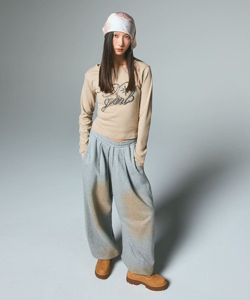 X-girl（エックスガール）の「SPRAY LOGO L/S TOP（Tシャツ/カットソー・レディース・ブラック/ホワイト/ベージュ・S/M）」の8枚目の写真