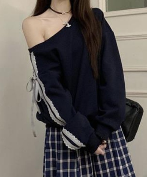 Teem Store(チームストア)の「袖レースリボンワンショルスウェット(スウェット・レディース・グレー/ネイビー・M/L)」の9枚目の写真