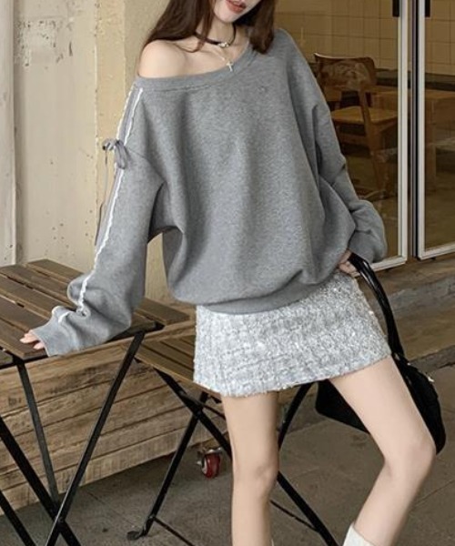 Teem Store(チームストア)の「袖レースリボンワンショルスウェット(スウェット・レディース・グレー/ネイビー・M/L)」の21枚目の写真