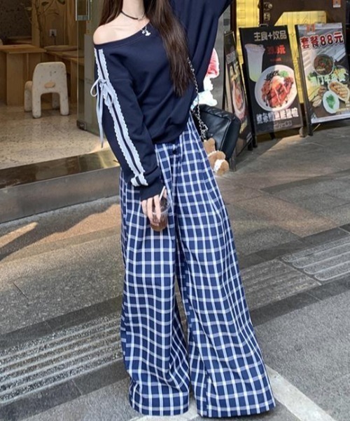 Teem Store(チームストア)の「袖レースリボンワンショルスウェット(スウェット・レディース・グレー/ネイビー・M/L)」の12枚目の写真