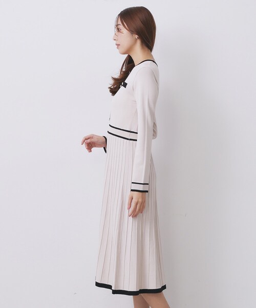 index（インデックス）の「バイカラードッキング風ニットワンピース【洗濯機OK/抗ピル】（ワンピース・レディース・ベージュ系その他2/ベージュ系その他7/ネイビー系4・42/40/36/38）」の17枚目の写真