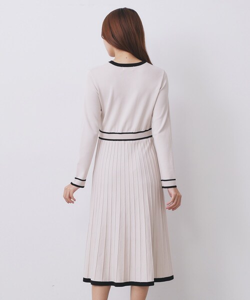 index（インデックス）の「バイカラードッキング風ニットワンピース【洗濯機OK/抗ピル】（ワンピース・レディース・ベージュ系その他2/ベージュ系その他7/ネイビー系4・42/40/36/38）」の18枚目の写真