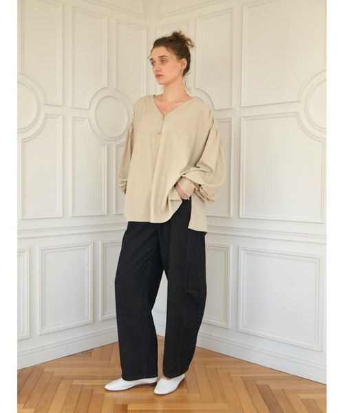 Brown&Street(ブラウンアンドストリート)の「Vネックボリュームスリーブトップス(シャツ/ブラウス・レディース・ベージュ/ブラック・FREE)」の19枚目の写真