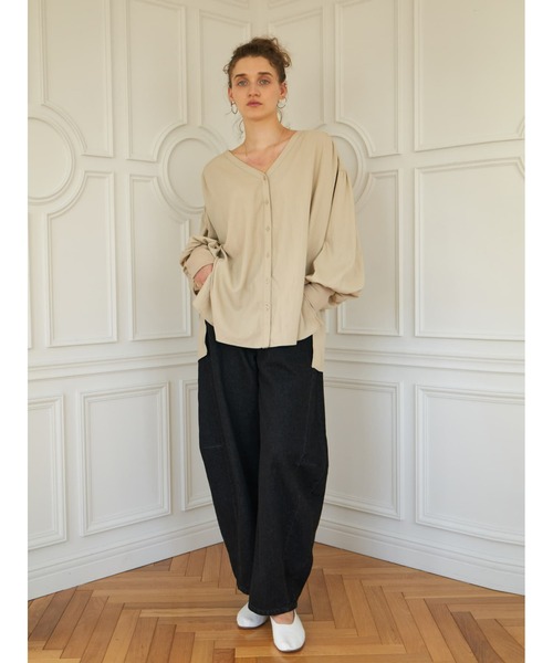 Brown&Street(ブラウンアンドストリート)の「Vネックボリュームスリーブトップス(シャツ/ブラウス・レディース・ベージュ/ブラック・FREE)」の20枚目の写真