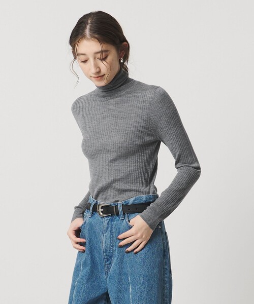 UNITED ARROWS（ユナイテッドアローズ）の「リブ タートルネック ニット（ニット/セーター・レディース・ナチュラル/グレー系/ライトピンク/ブラック/ホワイト/ピンク・FREE）」の4枚目の写真