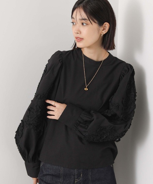 Torrazzo Donna(トラッゾドンナ)の「刺繍ボリュームスリーブブラウス(シャツ/ブラウス・レディース・ブラック・FREE)」の1枚目の写真
