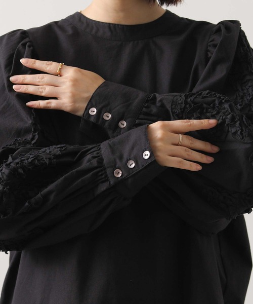 Torrazzo Donna(トラッゾドンナ)の「刺繍ボリュームスリーブブラウス(シャツ/ブラウス・レディース・ブラック・FREE)」の16枚目の写真