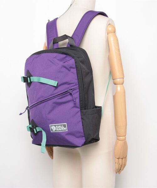 FJALL RAVEN (フェールラーベン)の「Vardag Backpack 17 (FJALLRAVEN/フェールラーベン)(バックパック/リュック・レディース・ブラック/カーキ/バイオレット・ONE SIZE)」の4枚目の写真