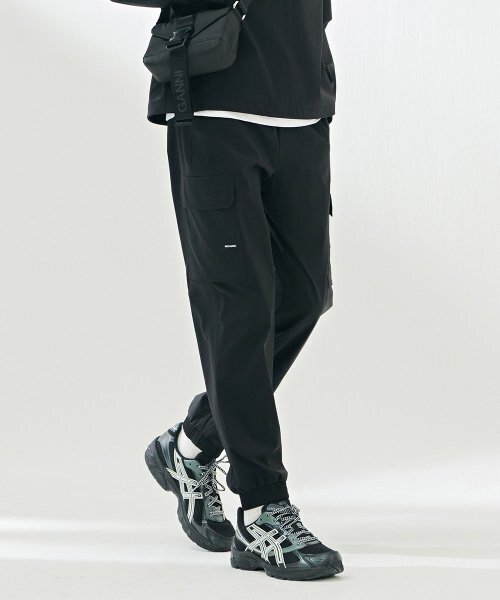 CHASECULT(チェイスカルト)の「共用ストレッチカーゴジョガーパンツ-DARU2219B03(スウェットパンツ・メンズ・ブラック・86/67/70/76/82/92)」の4枚目の写真