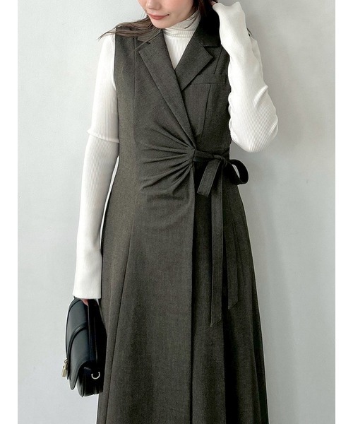 SNIDEL（スナイデル）の「Sustainableサイドプリーツテーラードワンピース（ワンピース・レディース・チャコールグレー/ライトベージュ/ブラウン・0/1）」の13枚目の写真