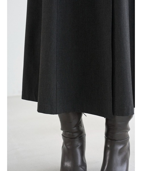 SNIDEL（スナイデル）の「Sustainableサイドプリーツテーラードワンピース（ワンピース・レディース・チャコールグレー/ライトベージュ/ブラウン・0/1）」の17枚目の写真