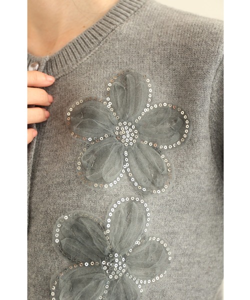 cawaii（カワイイ）の「チュールのお花咲くおめかしカーディガン（カーディガン/ボレロ・レディース・レッド/グレー・FREE）」の3枚目の写真