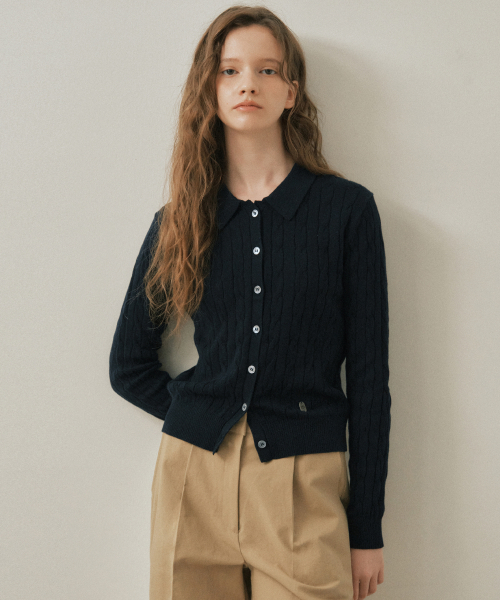 WEDNESDAYOASISFORWOMEN(ウェンズデー オアシス フォー ウーマン)の「ツイストカシミヤブレンドニットカーディガン_NAVY(WC25-KN39)(カーディガン/ボレロ・レディース・ネイビー・FREE)」の1枚目の写真