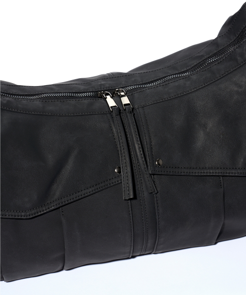 IDWS(アイドンワナセル)の「Mega Loop Hobo Bag Black(メッセンジャーバッグ・レディース・その他・OS)」の11枚目の写真