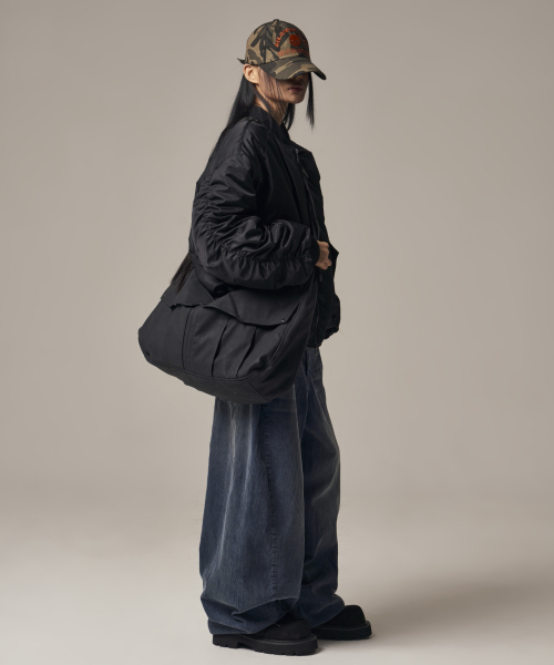 IDWS(アイドンワナセル)の「Mega Loop Hobo Bag Black(メッセンジャーバッグ・レディース・その他・OS)」の9枚目の写真