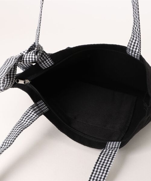 styiro(スタイロ)の「Check ribbon tote bag / ギンガムチェックリボントートバッグ〈A4対応・軽量〉(トートバッグ・レディース・ブラック・FREE)」の6枚目の写真