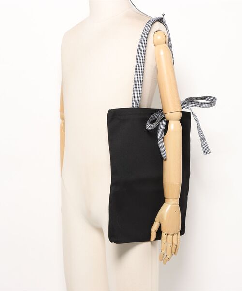 styiro(スタイロ)の「Check ribbon tote bag / ギンガムチェックリボントートバッグ〈A4対応・軽量〉(トートバッグ・レディース・ブラック・FREE)」の7枚目の写真