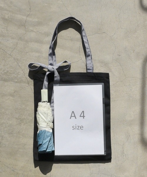 styiro(スタイロ)の「Check ribbon tote bag / ギンガムチェックリボントートバッグ〈A4対応・軽量〉(トートバッグ・レディース・ブラック・FREE)」の2枚目の写真