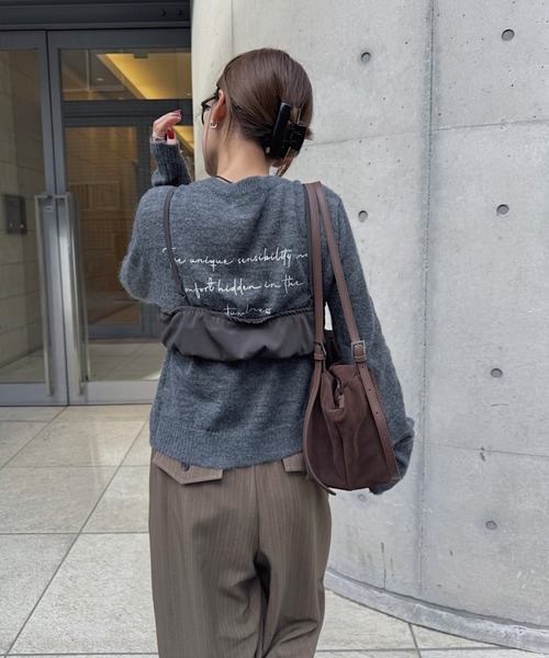 nananamoe(ナナナモエ)の「lettering mohair knit cardigan(ニット/セーター・レディース・チャコールグレー/アイボリー/ベージュ・FREE)」の2枚目の写真