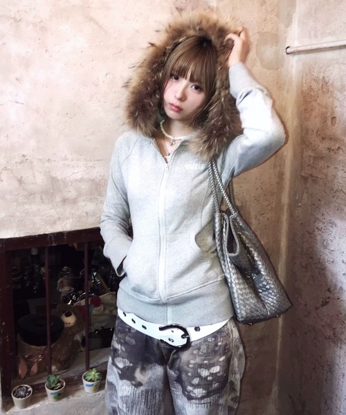 LADY LIKE（レディライク）の「ファー取り外し2WAYジップパーカー（パーカー・レディース・モカ/ブラック/グレー・M）」の6枚目の写真