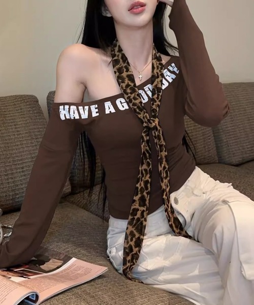 lilful（リルフル）の「ヒョウ柄タイ付き かすれレタリングロゴ ワンショルトップス（Tシャツ/カットソー・レディース・ネイビー/ホワイト/ブラウン/ブラック・F）」の3枚目の写真