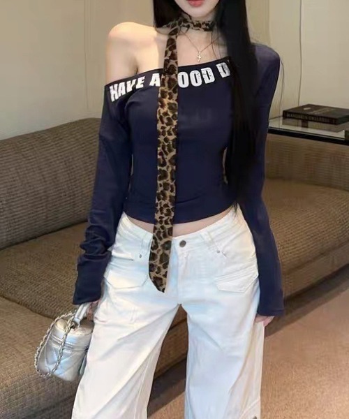 lilful（リルフル）の「ヒョウ柄タイ付き かすれレタリングロゴ ワンショルトップス（Tシャツ/カットソー・レディース・ネイビー/ホワイト/ブラウン/ブラック・F）」の6枚目の写真