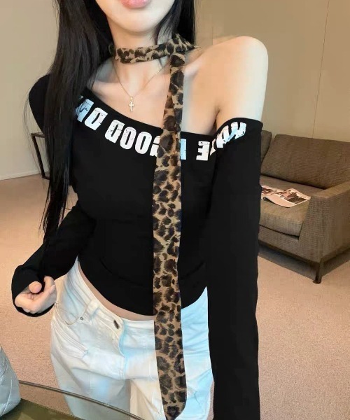 lilful（リルフル）の「ヒョウ柄タイ付き かすれレタリングロゴ ワンショルトップス（Tシャツ/カットソー・レディース・ネイビー/ホワイト/ブラウン/ブラック・F）」の12枚目の写真