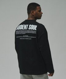 アダント、シグネチャーバックロゴセミオーバーフィット長袖Tシャツ(ブラック)