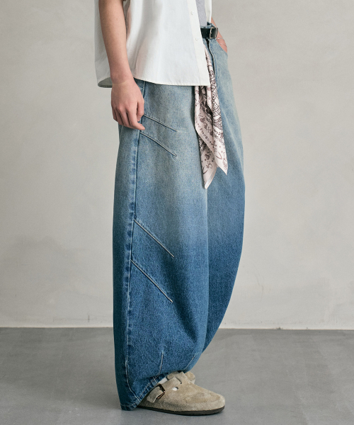 DECET（デケト）の「Balloon Wide Jeans DCPT055LightBlueA（デニムパンツ・レディース・その他・26/28/30/32/34）」の11枚目の写真
