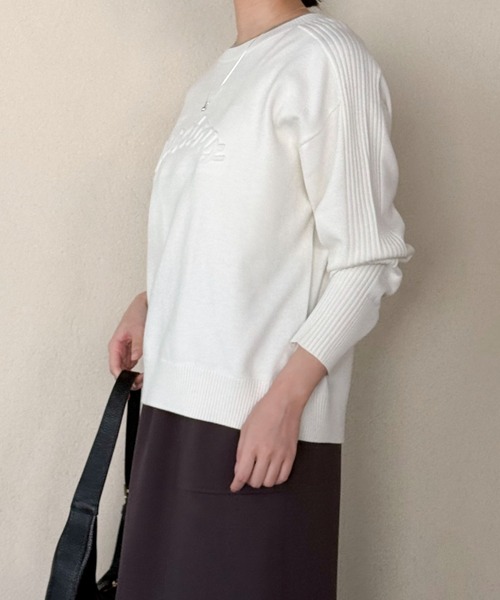 Doux archives(ドゥアルシーヴ)の「レイヤード風エンボスニット(ニット/セーター・レディース・ベージュ/オフホワイト/ブラック・FREE)」の5枚目の写真