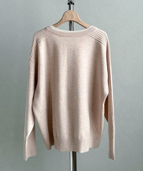 Doux archives(ドゥアルシーヴ)の「レイヤード風エンボスニット(ニット/セーター・レディース・ベージュ/オフホワイト/ブラック・FREE)」の17枚目の写真