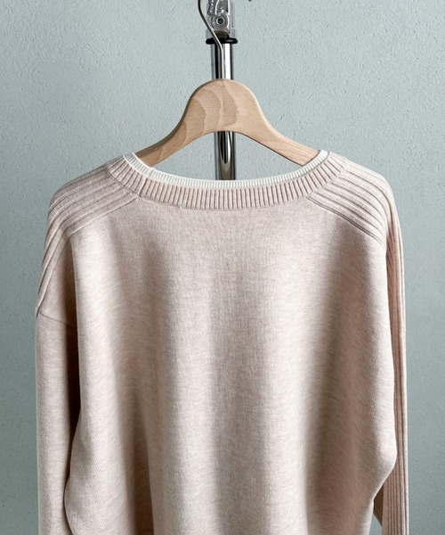 Doux archives(ドゥアルシーヴ)の「レイヤード風エンボスニット(ニット/セーター・レディース・ベージュ/オフホワイト/ブラック・FREE)」の18枚目の写真