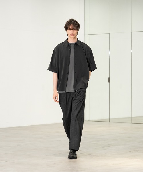 CITY TOKYO(シティトウキョウ)の「【CITY TOKYO/シティートーキョー】Air pleats リラックスS/Sシャツ(シャツ/ブラウス・メンズ・ダークグレー/ライトベージュ/サックスブルー・1/2)」の4枚目の写真