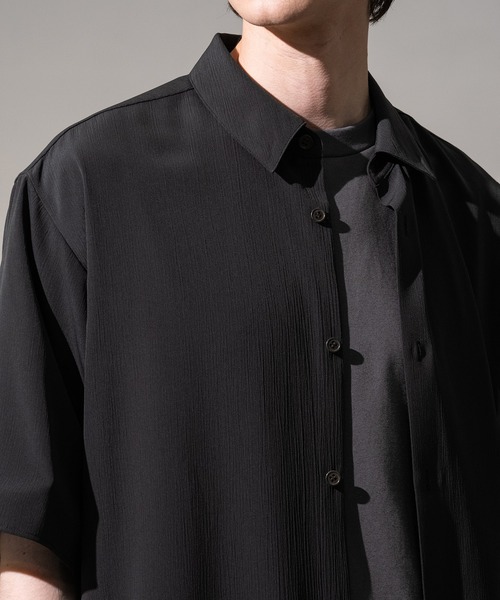 CITY TOKYO(シティトウキョウ)の「【CITY TOKYO/シティートーキョー】Air pleats リラックスS/Sシャツ(シャツ/ブラウス・メンズ・ダークグレー/ライトベージュ/サックスブルー・1/2)」の8枚目の写真