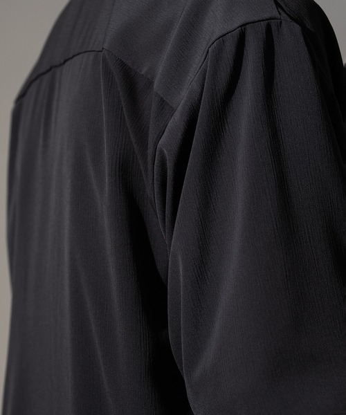 CITY TOKYO(シティトウキョウ)の「【CITY TOKYO/シティートーキョー】Air pleats リラックスS/Sシャツ(シャツ/ブラウス・メンズ・ダークグレー/ライトベージュ/サックスブルー・1/2)」の9枚目の写真