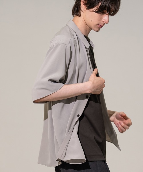 CITY TOKYO(シティトウキョウ)の「【CITY TOKYO/シティートーキョー】Air pleats リラックスS/Sシャツ(シャツ/ブラウス・メンズ・ダークグレー/ライトベージュ/サックスブルー・1/2)」の13枚目の写真