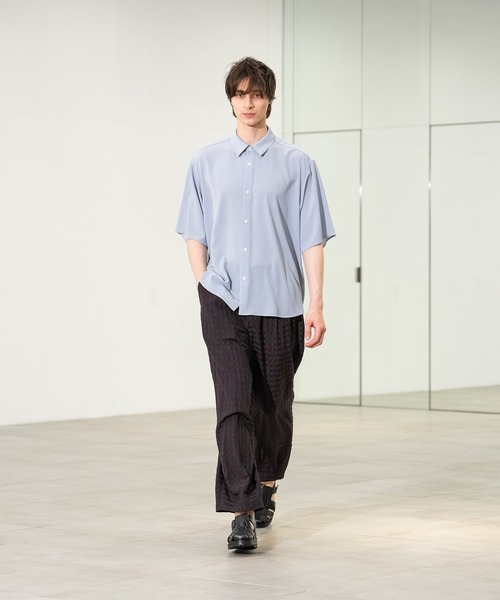 CITY TOKYO(シティトウキョウ)の「【CITY TOKYO/シティートーキョー】Air pleats リラックスS/Sシャツ(シャツ/ブラウス・メンズ・ダークグレー/ライトベージュ/サックスブルー・1/2)」の18枚目の写真