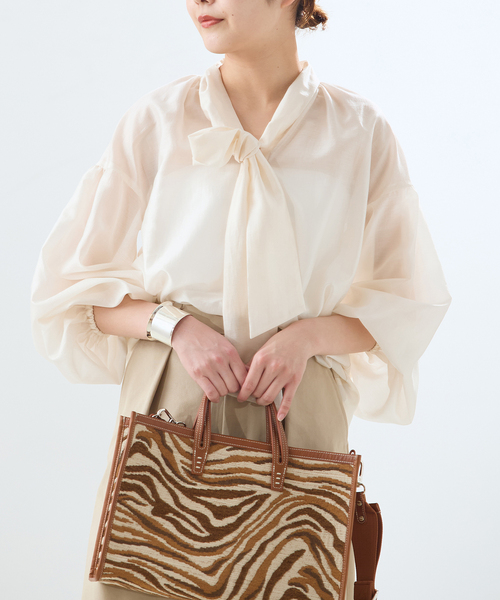 journal standard L'essage（ジャーナルスタンダードレサージュ）の「《追加》IPEKERドット&フラワー/シアーボウタイブラウス（シャツ/ブラウス・レディース・アイボリー/ホワイト×ホワイト/ベージュ/ブラックミックス・FREE）」の2枚目の写真