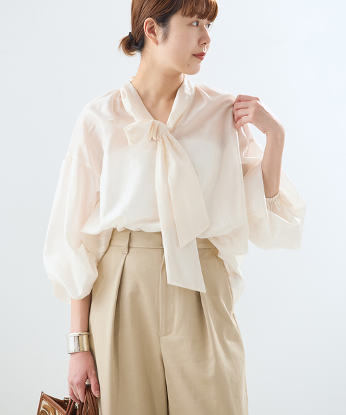 journal standard L'essage（ジャーナルスタンダードレサージュ）の「《追加》IPEKERドット&フラワー/シアーボウタイブラウス（シャツ/ブラウス・レディース・アイボリー/ホワイト×ホワイト/ベージュ/ブラックミックス・FREE）」の5枚目の写真